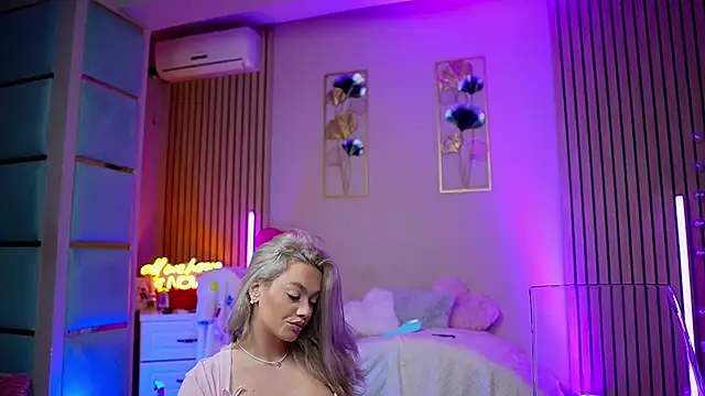 Snapshot of SabrinaJade chatting on 02-10-26, 05:33 SabrinaJade online show from 02-10-26, 05:33