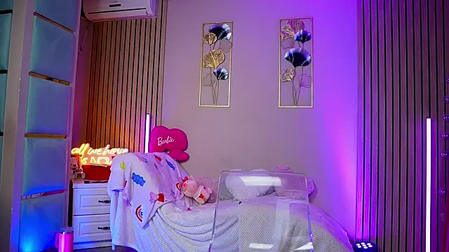 Snapshot of SabrinaJade chatting on 02-13-26, 05:36 SabrinaJade online show from 02-13-26, 05:36