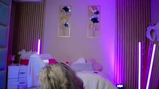 Snapshot of SabrinaJade chatting on 03-08-26, 06:28 SabrinaJade online show from 03-08-26, 06:28