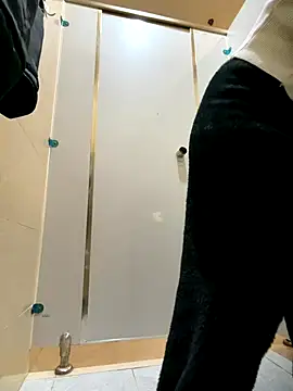 Snapshot of AiBanana chatting on 12-14-25, 04:56 AiBanana online show from 12-14-25, 04:56