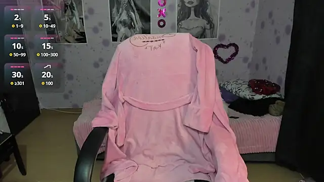 Medussa katt online show from 10-24-25, 01:46