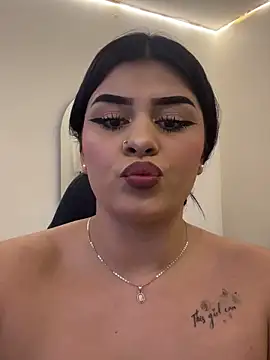 Snapshot of Kariina__69 chatting on 12-05-25, 03:37 Kariina 69 online show from 12-05-25, 03:37