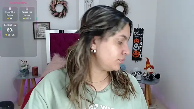 Snapshot of Isa-lox chatting on 10-16-25, 09:27 Isa-lox online show from 10-16-25, 09:27