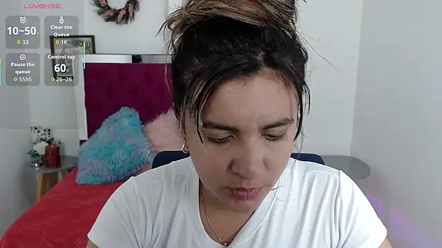 Snapshot of Isa-lox chatting on 11-04-25, 09:25 Isa-lox online show from 11-04-25, 09:25