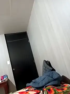 Snapshot of luuiss12 chatting on 12-05-25, 08:23 luuiss12 online show from 12-05-25, 08:23