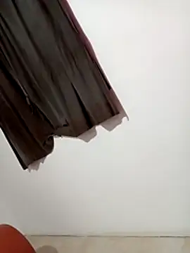 Snapshot of luuiss12 chatting on 01-10-26, 05:42 luuiss12 online show from 01-10-26, 05:42