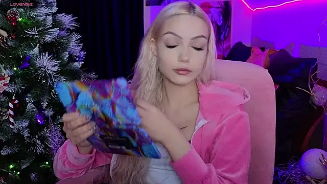 LinaLirian online show from 01-14-26, 01:39