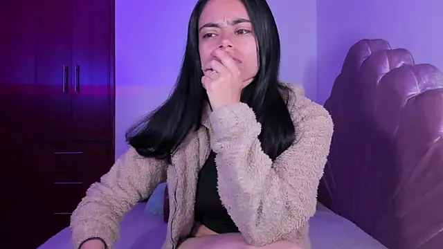 BellaSun  online show from 10-18-25, 04:04