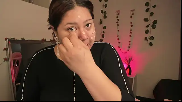 Snapshot of Paprika_ chatting on 09-30-25, 05:40 Paprika online show from 09-30-25, 05:40