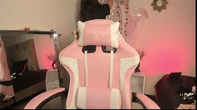 Snapshot of Paprika_ chatting on 10-15-25, 06:30 Paprika online show from 10-15-25, 06:30