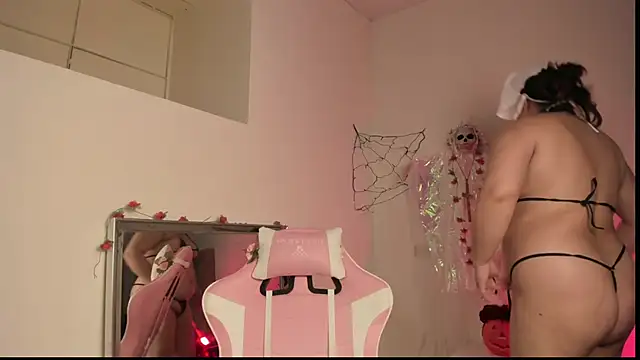 Snapshot of Paprika_ chatting on 10-17-25, 06:32 Paprika online show from 10-17-25, 06:32