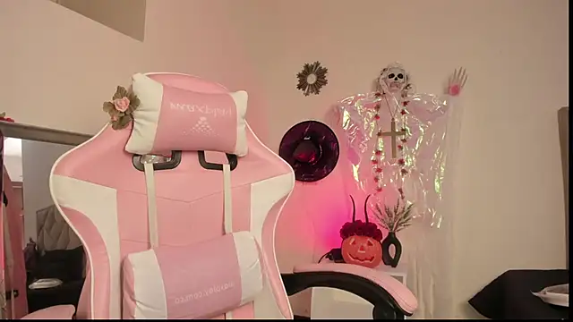 Snapshot of Paprika_ chatting on 10-25-25, 06:46 Paprika online show from 10-25-25, 06:46