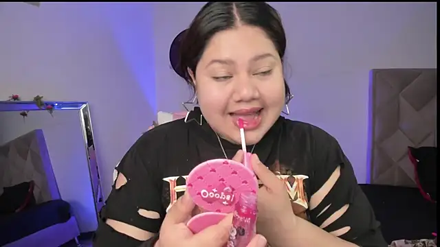 Snapshot of Paprika_ chatting on 11-17-25, 06:14 Paprika online show from 11-17-25, 06:14