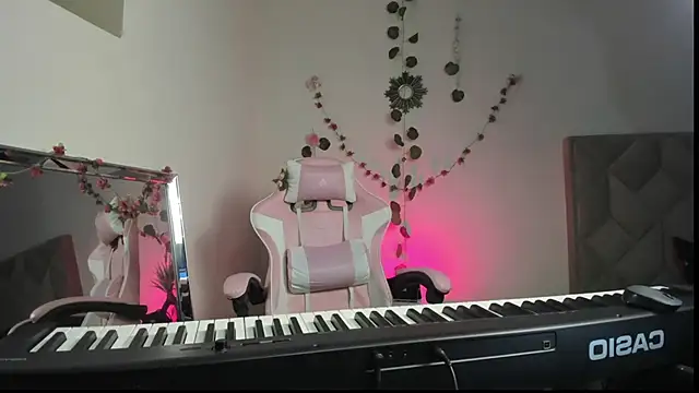 Snapshot of Paprika_ chatting on 12-05-25, 07:43 Paprika online show from 12-05-25, 07:43