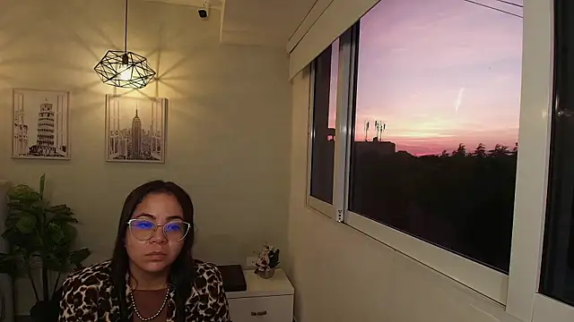  Victoria Collins online show from 09-11-25, 10:48