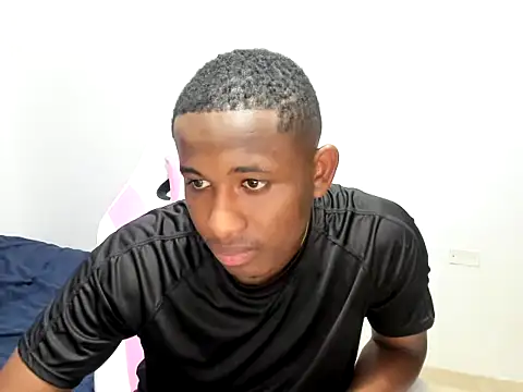 Snapshot of Luis123- chatting on 11-28-25, 09:50 Luis123- online show from 11-28-25, 09:50