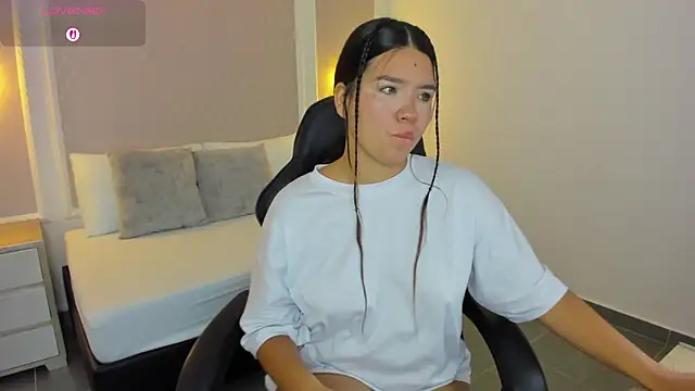 Snapshot of malu_03x chatting on 11-19-25, 12:16 malu 03x online show from 11-19-25, 12:16