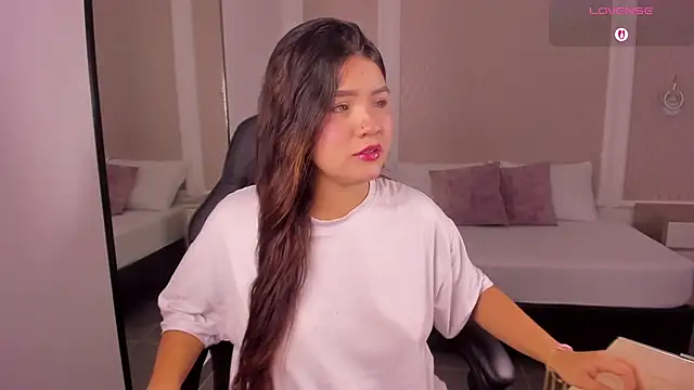 Snapshot of malu_03x chatting on 12-19-25, 02:29 malu 03x online show from 12-19-25, 02:29