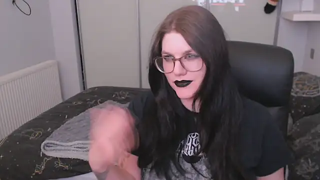 GothSuccubusBabe online show from 02-22-26, 04:16