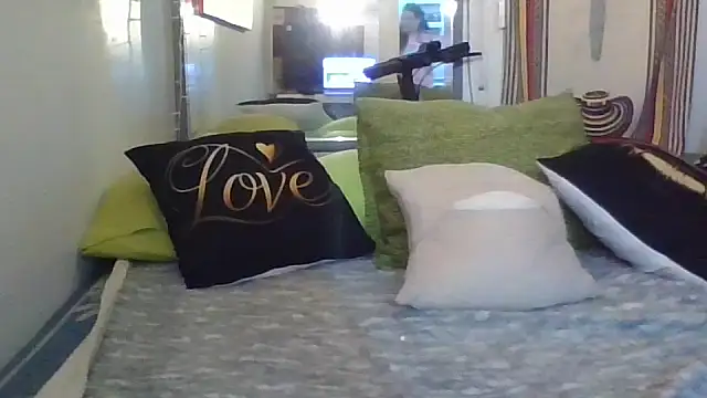 hotCOUPLEPETRA online show from 02-17-26, 06:32