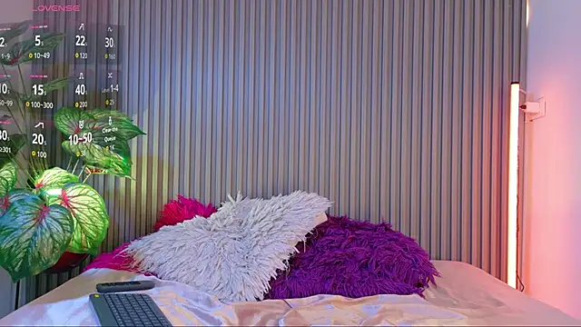 Luna maithe1 online show from 09-18-25, 12:29