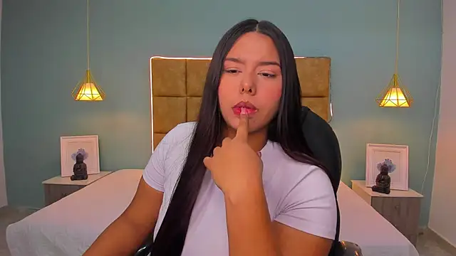 NaniXoxo18 online show from 11-08-25, 01:00