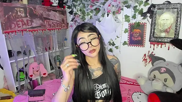 sarahminage  online show from 10-23-25, 10:52