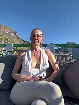 LucyLingerie78 online show from 04-24-26, 08:39