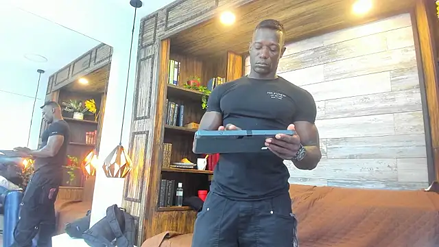 MarcusBlack  online show from 02-07-26, 01:37