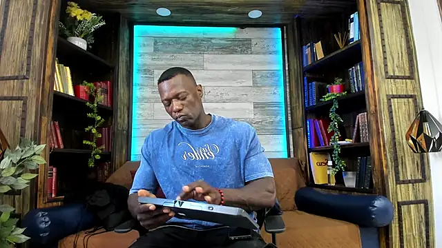 MarcusBlack  online show from 04-24-26, 02:30