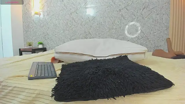 Antonella west online show from 04-21-26, 01:42