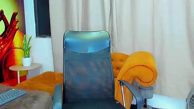 Snapshot of owen-stone chatting on 09-11-25, 05:29 owen-stone online show from 09-11-25, 05:29