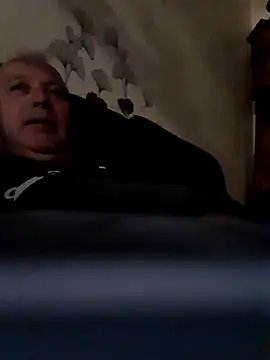 Snapshot of Vince072 chatting on 09-22-25, 03:52 Vince072 online show from 09-22-25, 03:52