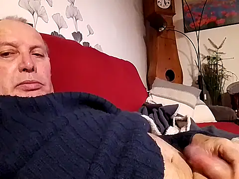 Vince072 online show from 01-13-26, 04:34