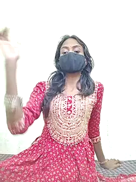 Snapshot of Riya_R24 chatting on 11-06-25, 08:04 Riya R24 online show from 11-06-25, 08:04