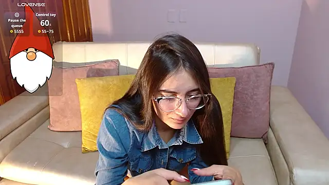 alesiamoore online show from 12-17-25, 03:07