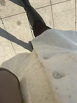 Snapshot of xiaoyuan01 chatting on 11-19-25, 01:27 xiaoyuan01 online show from 11-19-25, 01:27