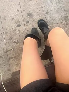 Snapshot of xiaoyuan01 chatting on 11-30-25, 01:53 xiaoyuan01 online show from 11-30-25, 01:53