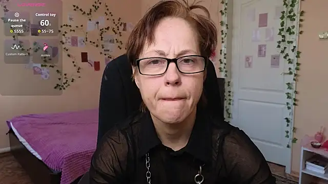 Snapshot of Ronda_Roni chatting on 02-09-26, 12:09 Ronda Roni online show from 02-09-26, 12:09