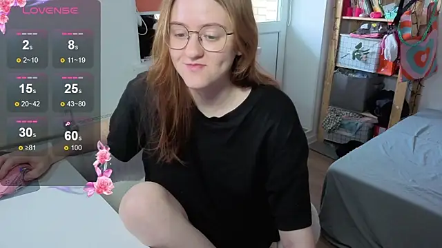 Snapshot of urstripchatgf chatting on 09-14-25, 10:03 urstripchatgf online show from 09-14-25, 10:03