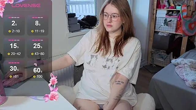 Snapshot of urstripchatgf chatting on 10-29-25, 11:23 urstripchatgf online show from 10-29-25, 11:23