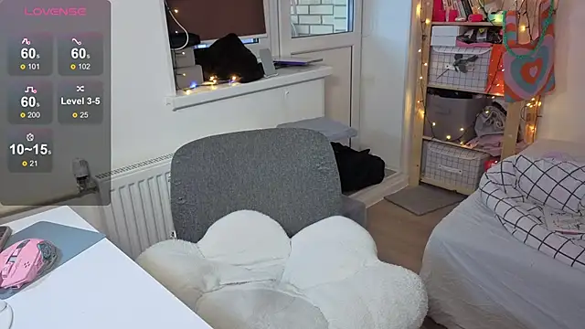 Snapshot of urstripchatgf chatting on 11-12-25, 07:31 urstripchatgf online show from 11-12-25, 07:31