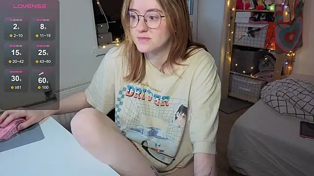 Snapshot of urstripchatgf chatting on 11-13-25, 08:57 urstripchatgf online show from 11-13-25, 08:57