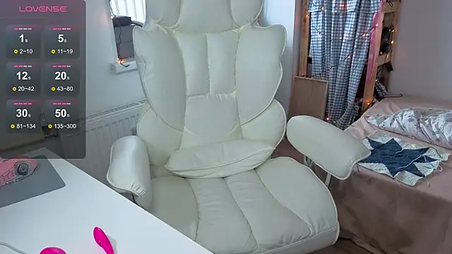 Snapshot of urstripchatgf chatting on 03-05-26, 07:26 urstripchatgf online show from 03-05-26, 07:26