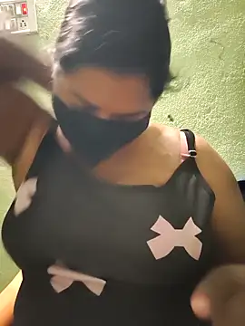 Snapshot of Liyaa_24 chatting on 02-17-26, 04:57 Liyaa 24 online show from 02-17-26, 04:57