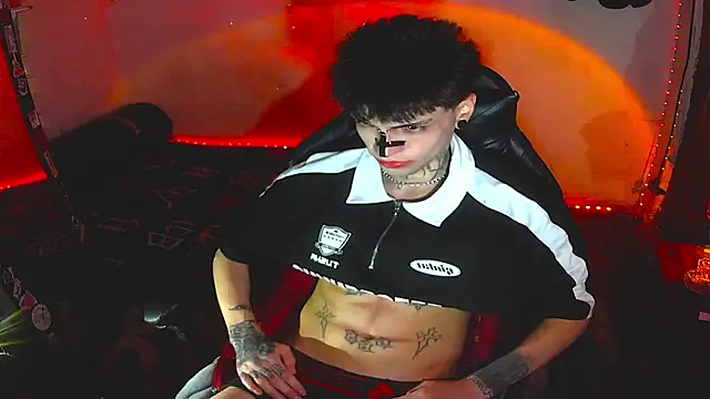 Snapshot of prince_x_dark chatting on 12-20-25, 07:37 prince x dark online show from 12-20-25, 07:37