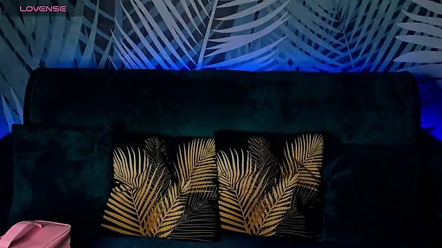 ChristyCrayme online show from 12-13-25, 10:04