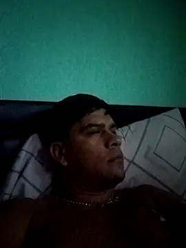 Snapshot of Axel23Vzla chatting on 10-12-25, 06:01 Axel23Vzla online show from 10-12-25, 06:01