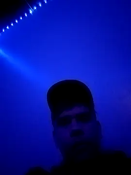 Snapshot of Axel23Vzla chatting on 12-15-25, 01:32 Axel23Vzla online show from 12-15-25, 01:32