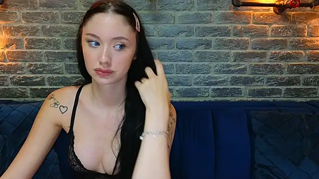 Snapshot of Ivanna__Rose chatting on 09-24-25, 05:11 Ivanna Rose online show from 09-24-25, 05:11